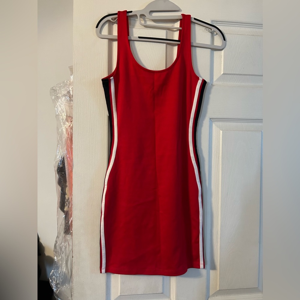 Sporty red dress with black and white side strips